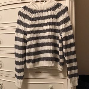 NWT IVy + Main gray and white sweater